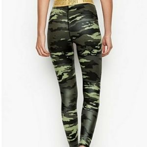 Victoria Sport Camo High Rise Tights